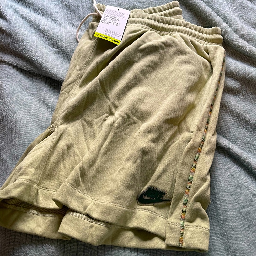 Nike NWT green colorful seam sweat shorts XXL